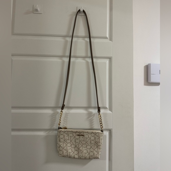 Calvin Klein Crossbody Bag - Picture 1 of 6